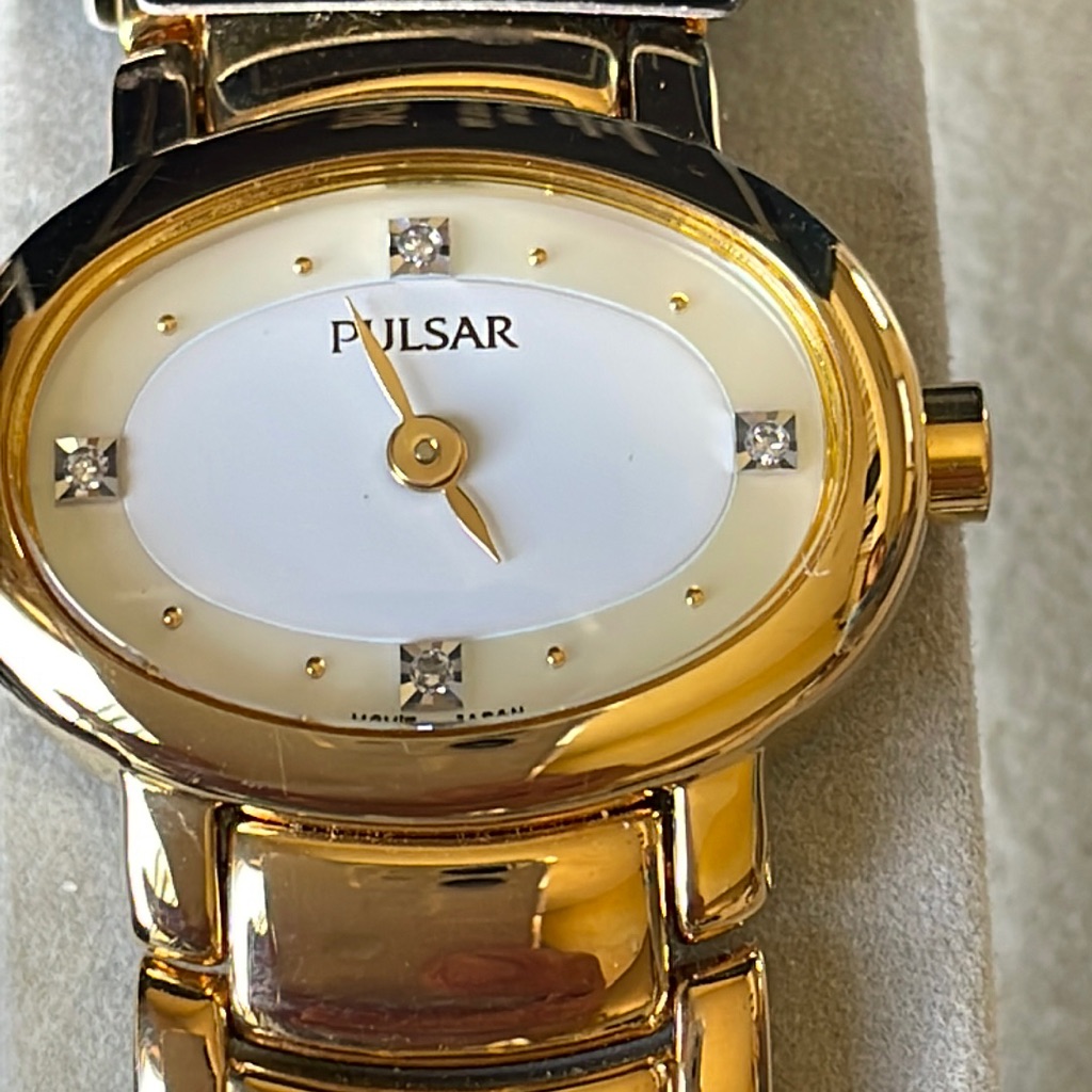 Pulsar Lady Battery Water Resistant Gold Tone 4diamonds Mother Of Pearl Dial